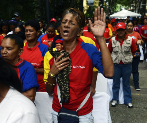 Venezolanos imploran por la salud de Chávez
