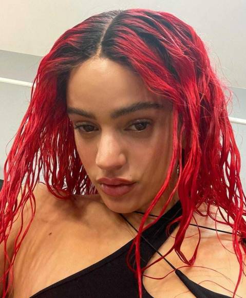 Ama las motos, el flamenco y la moda: datos que no conocías sobre Rosalía