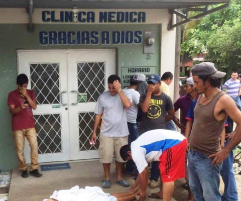 Un menor muerto y varios heridos en desalojo