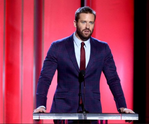 Los inquietantes mensajes de Armie Hammer, actor acusado de violación y canibalismo