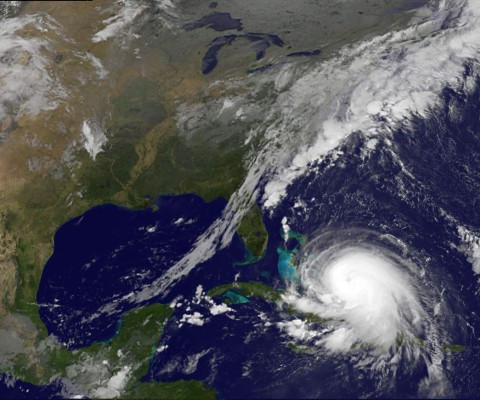 Huracán Joaquín se fortalece cerca de Bahamas