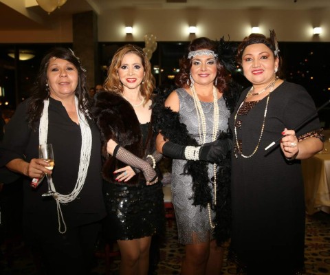 Plumas, lentejuelas y mucho glamour para Margina Valle