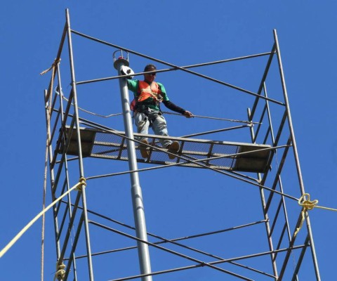 Reparan asta de monumento de La Paz en Tegucigalpa&nbsp;&nbsp;&nbsp;