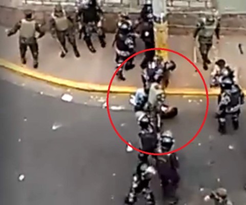 Suspenderán a policías que golpearon a barrista previo al duelo entre Motagua y Olimpia