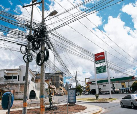 Siete días tienen compañías para arreglar telaraña de cables