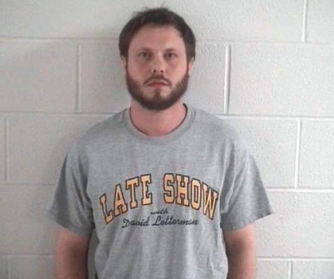 Maestro grababa a niños de kínder en el baño