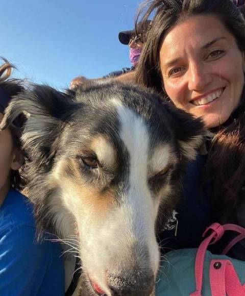 Medallista y arriesgada: Andrea Fuentes, entrenadora española que salvó a nadadora que se desmayó en una piscina