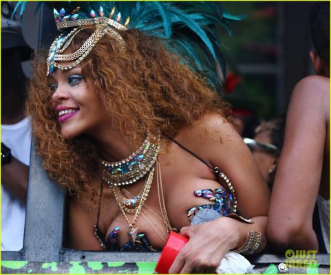 Rihanna semidesnuda en carnaval de barbados