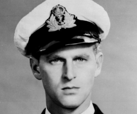 Un apuesto marín devoto de su reina: así fueron los años de juventud del príncipe Felipe