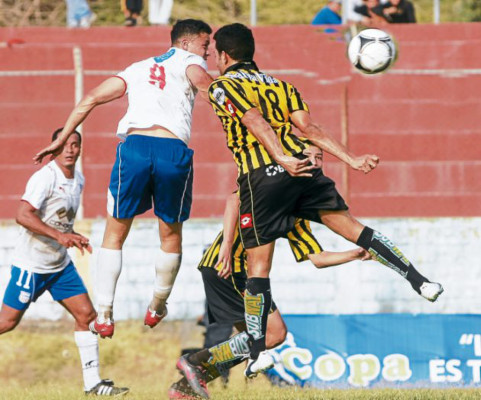 Necaxa cede en casa y cae ante el España