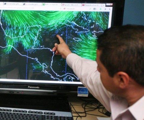 Meteorólogos hondureños suspenden paralización
