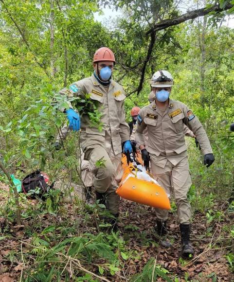 En helicóptero y tras ardua labor recuperan cuerpo de quinto joven asesinado en mudanza