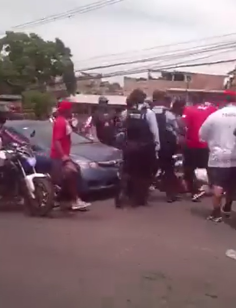 Olimpia vs Motagua: Ambiente, lindas periodistas deslumbran y barra se enfrenta a la Policía Nacional