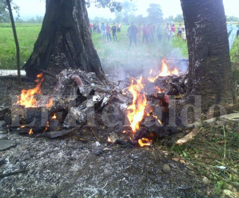 Dos personas muertas al estrellarse avioneta en el norte de Honduras