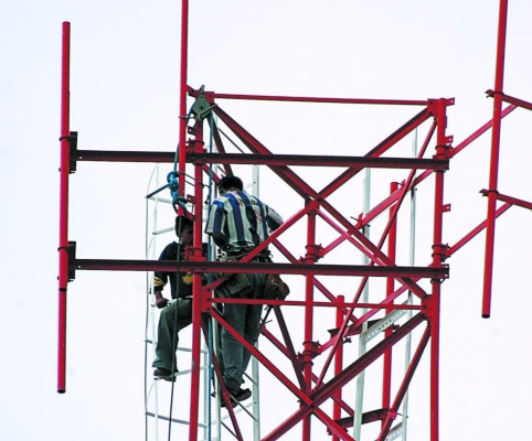 Anuncian licitación para otro operador de telefonía móvil