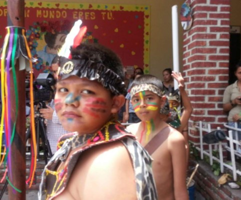 Colorida conmemoración al Indio Lempira