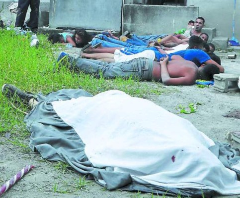 Honduras: A la cárcel e internados supuestos pandilleros hallados con un cadáver