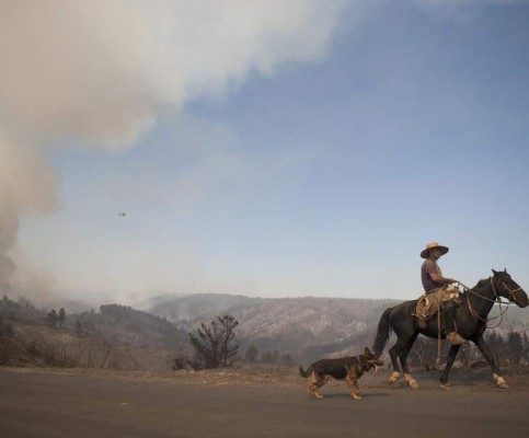 Valparaíso bajo amenaza por gigantesco incendio