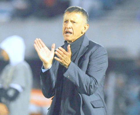 Juan Carlos Osorio está a una firma de ser el entrenador de México