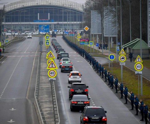 FOTOS: Lágrimas al recibir en Ucrania cuerpos de víctimas de accidente aéreo en Irán