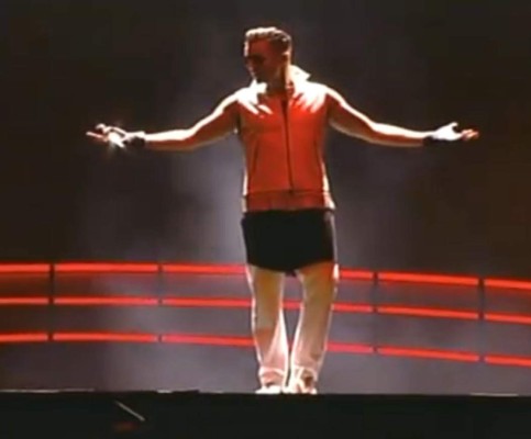 Ricky Martin cantó en falda en Viña del Mar 2014