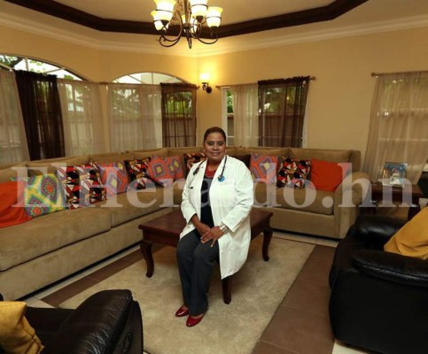 Karla Yadira Rosales Pavón, la doctora que vendió tortillas y bisutería