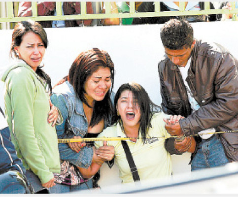 Jovencita muere en colisión entre moto y pick-up