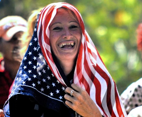 Cubanos esperanzados tras anuncio de reapertura de embajadas