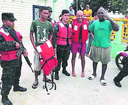 'Cuando vimos la avioneta nos rodaron las lágrimas”