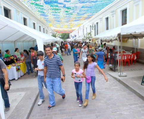 Intensa actividad en festival catracho