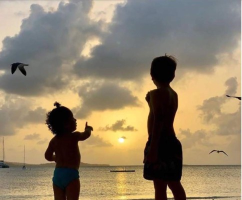 Sol, playa, trajes de baño y mucho amor: Las envidiables vacaciones de Leo Messi y Antonela Roccuzzo