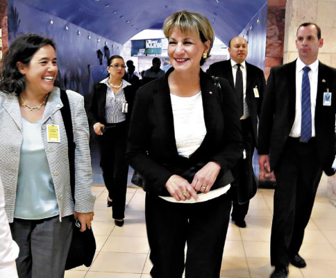 Delegaciones comienzan a tocar suelo hondureño