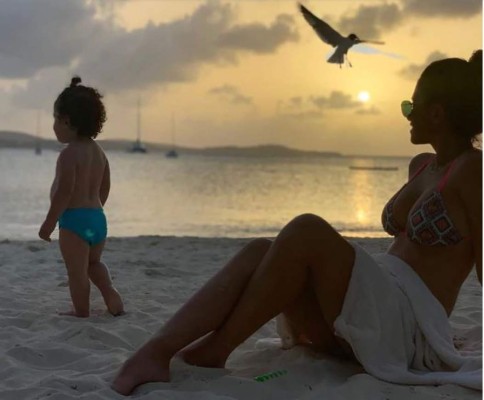 Sol, playa, trajes de baño y mucho amor: Las envidiables vacaciones de Leo Messi y Antonela Roccuzzo