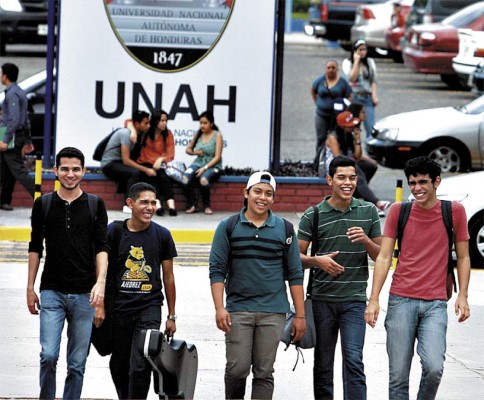 Unos 2,900 alumnos no encontraron cupo