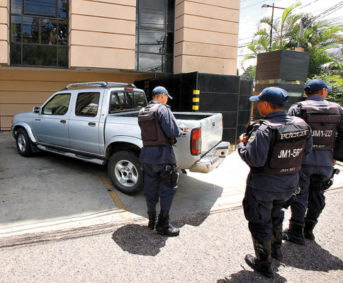 Le roban 60 mil al salir de banco