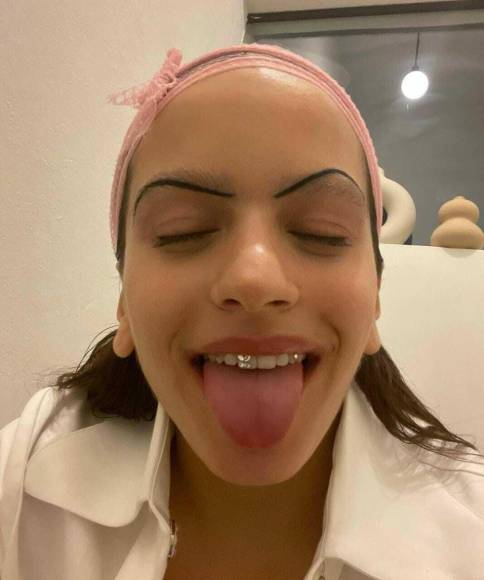 Ama las motos, el flamenco y la moda: datos que no conocías sobre Rosalía