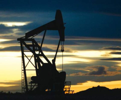 Precio del crudo cae por temor a aumento de exportaciones tras acuerdo con Irán