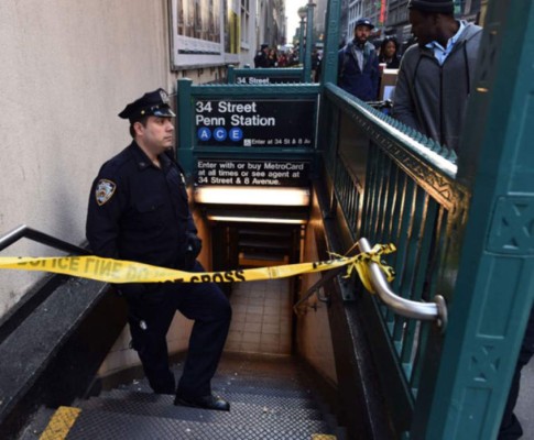 Tiroteo en estación de Manhattan deja un muerto