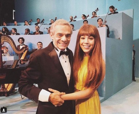 Danna Paola hace arder Instagram con sensual y provocativo escote