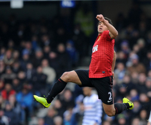 Manchester United gana y mete presión a City y Chelsea