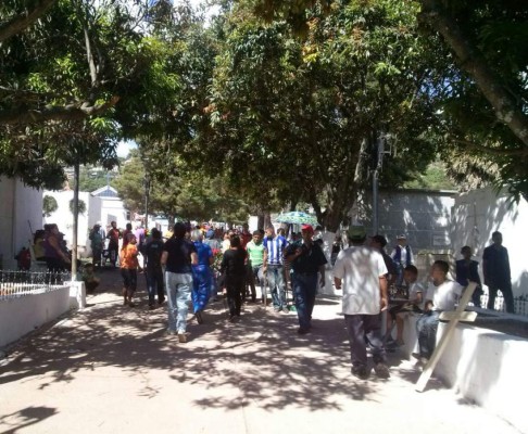 Hondureños conmemoran hoy el Día de los Muertos