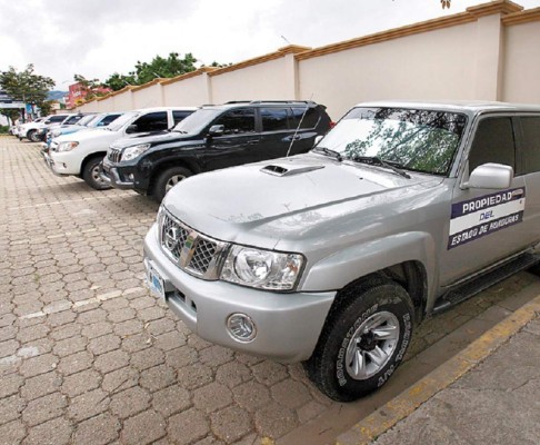 Restringen a ministros uso de vehículos del Estado