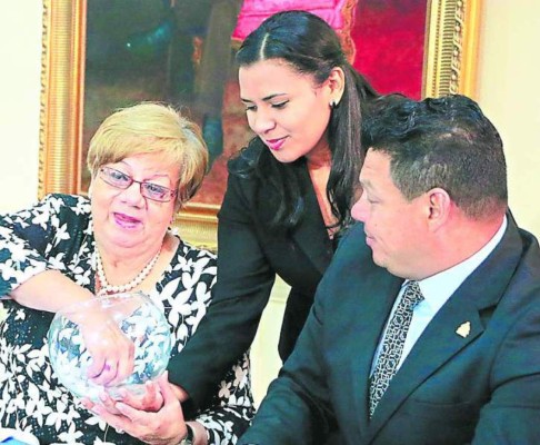 Candidatos van hoy a pruebas de confianza