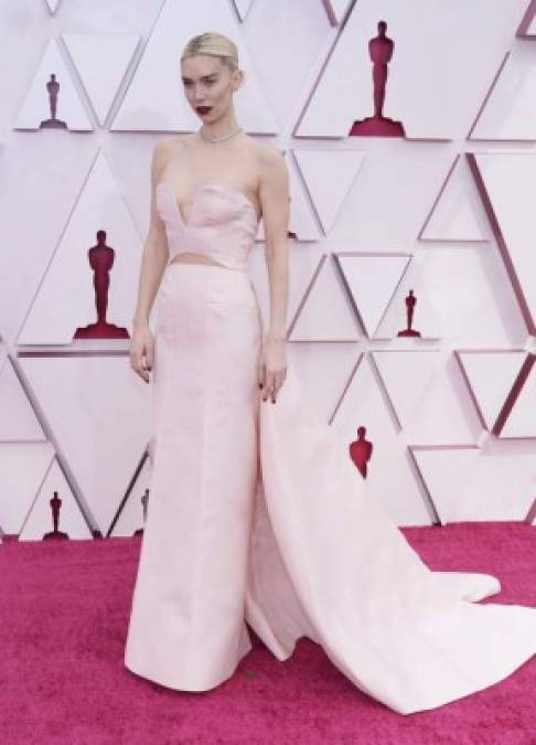 Glamour y belleza: Los mejor vestidos de los Oscar 2021