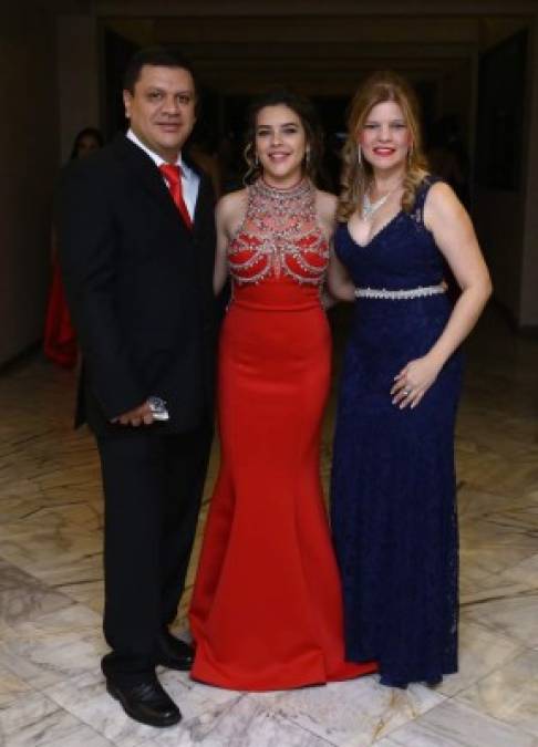 Ellos fueron los mejores vestidos en la Prom 2017 de la Elvel School