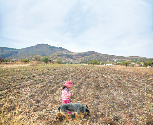 Pueblos vacíos se resisten al sueño americano