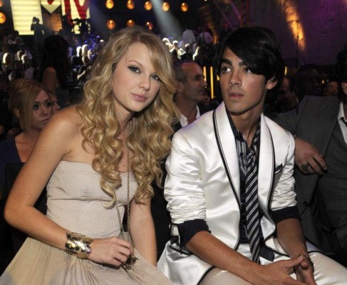 FOTOS: Los famosos que en algún momento fueron pareja y no lo sabías  