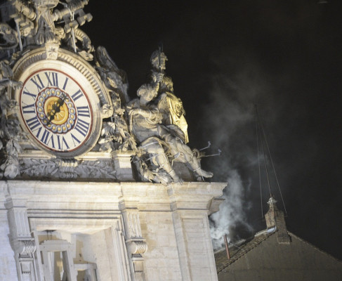 Cardenal argentino es el nuevo Papa y se llamará Francisco I