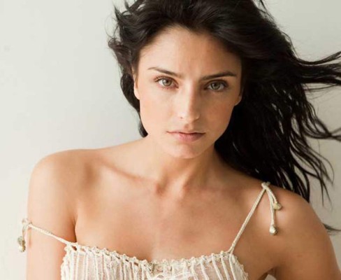 La hija de Eugenio Derbez posa en ropa interior