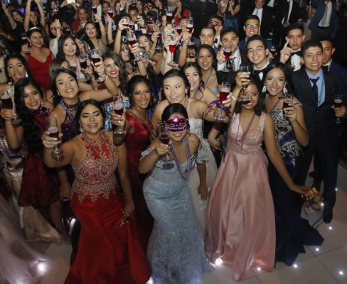 CEAD Christian School despide a sus seniors en un ambiente de fiesta